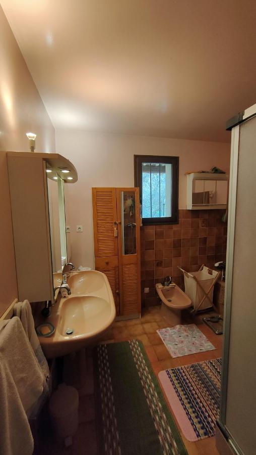 Chambre Dans Villa Le Chaffaut-Saint-Jurson Exterior photo