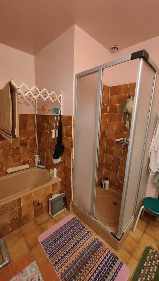 Chambre Dans Villa Le Chaffaut-Saint-Jurson Exterior photo